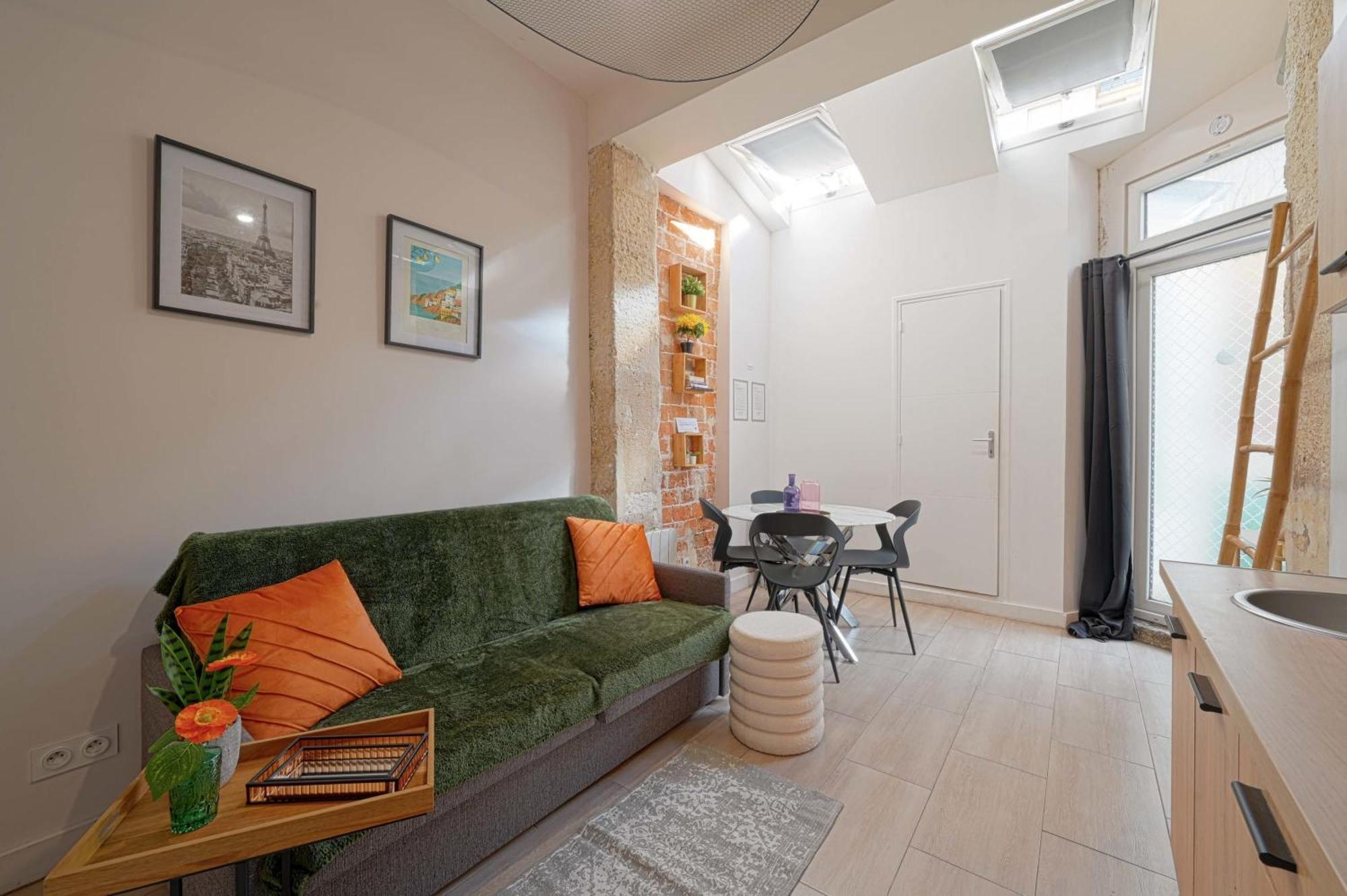 Appartement 2 Bed Modern Fully Furnish Flat,close To Buttes Chaumon Park Parijs