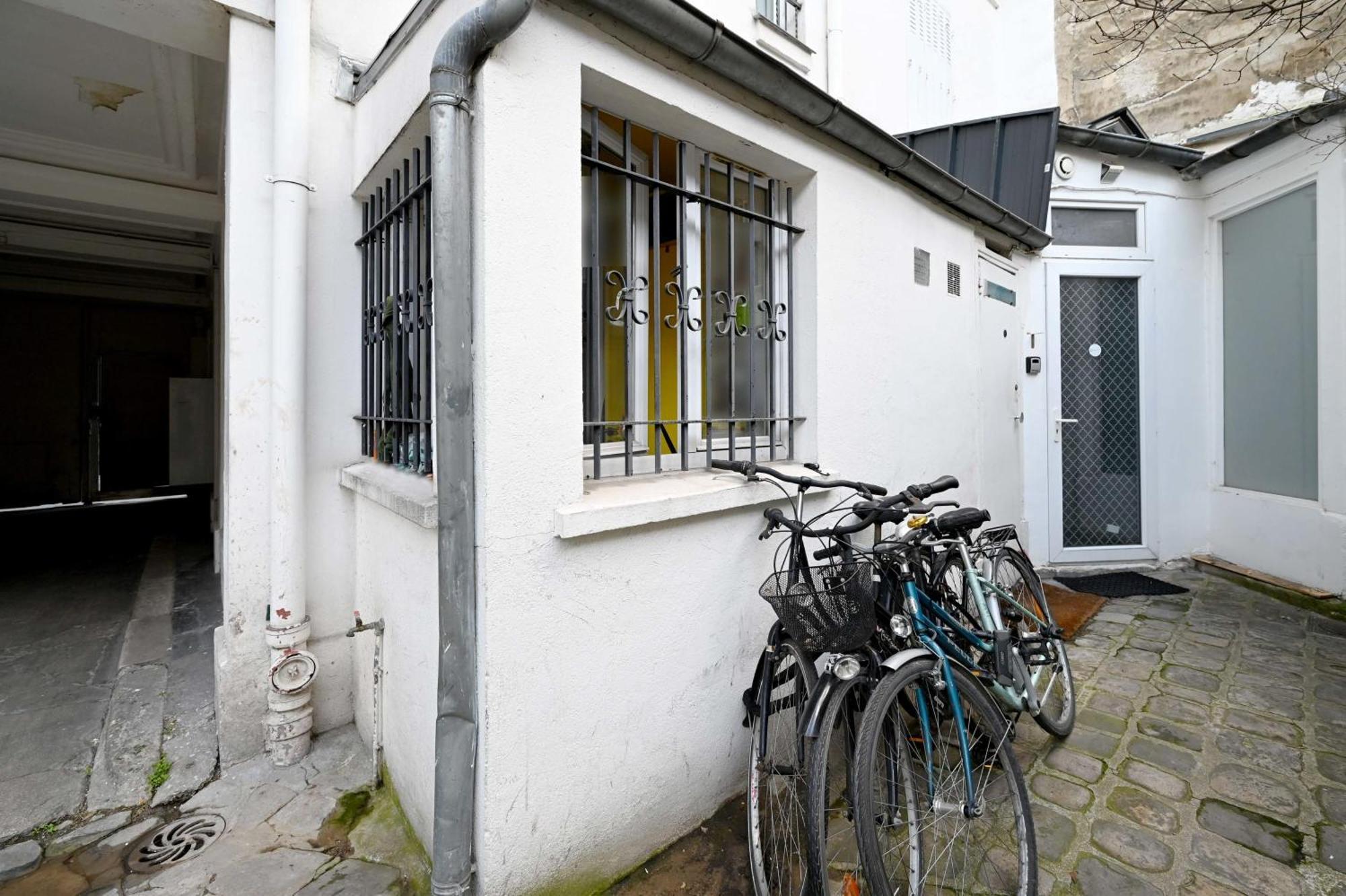 2 Bed Modern Fully Furnish Flat,close To Buttes Chaumon Park Appartement *