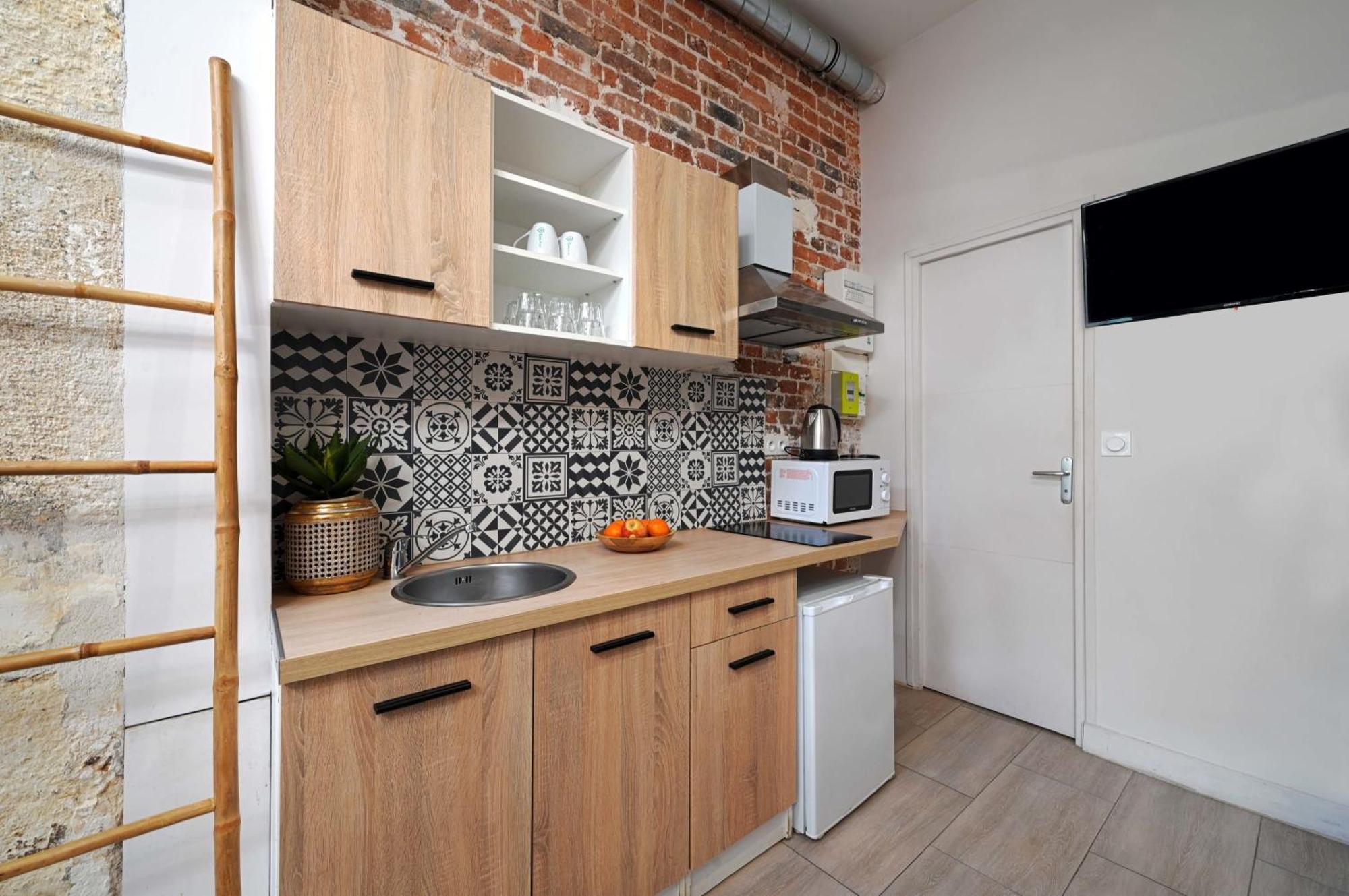 Appartement 2 Bed Modern Fully Furnish Flat,close To Buttes Chaumon Park Parijs